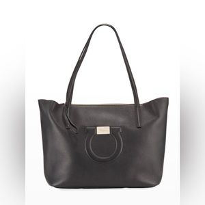 Salvatore Ferragamo
City Medium Leather Shoulder Tote Bag